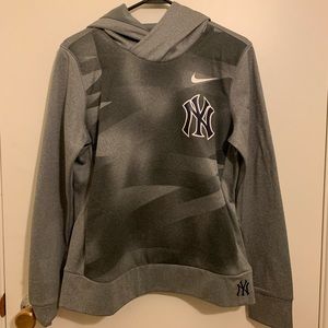 NWT Yankee’s Nike women’s pullover